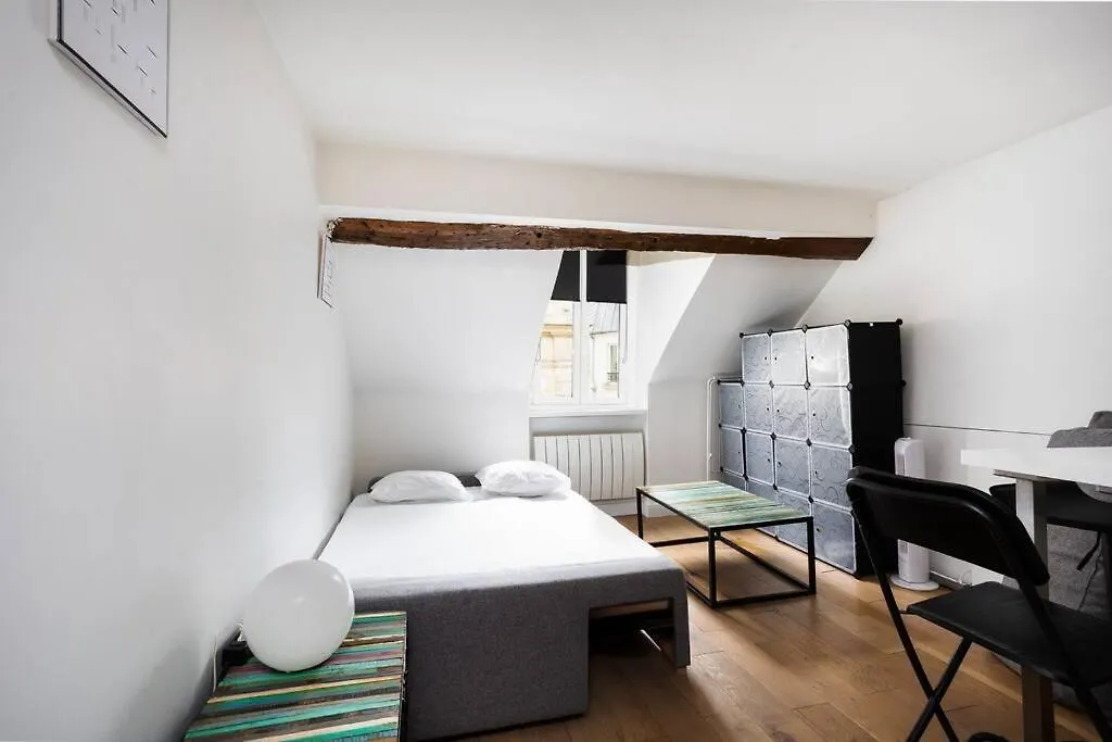 Promo! Location! Duplex Near The Louvre